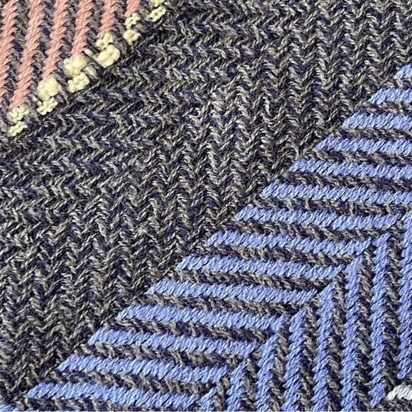 Churchill Hand Woven Wool Pink Blue Pastels Scarf 72 x 50” - Picture 11 of 12